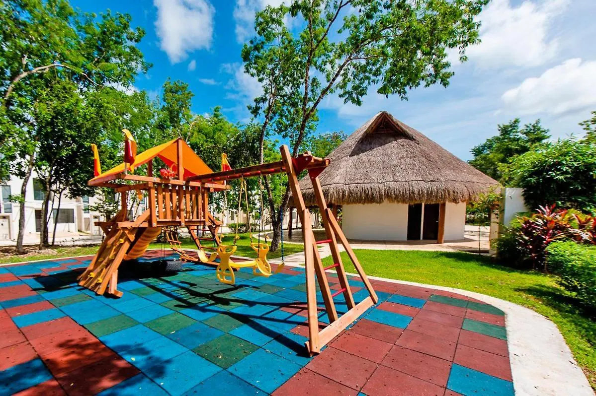 Charming & Comfortable House, 15 Min To Downtown Playa del Carmen Casa de Férias