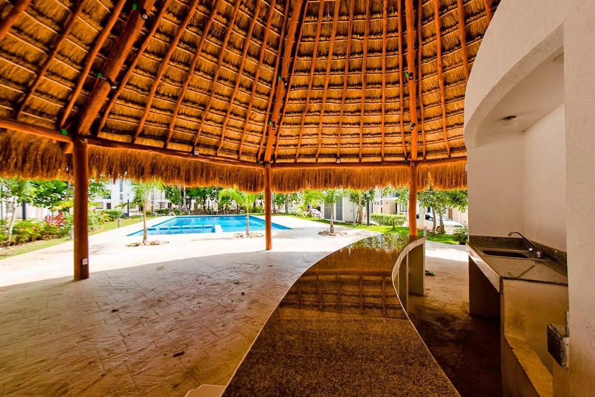 Charming & Comfortable House, 15 Min To Downtown Playa del Carmen 0*,  México