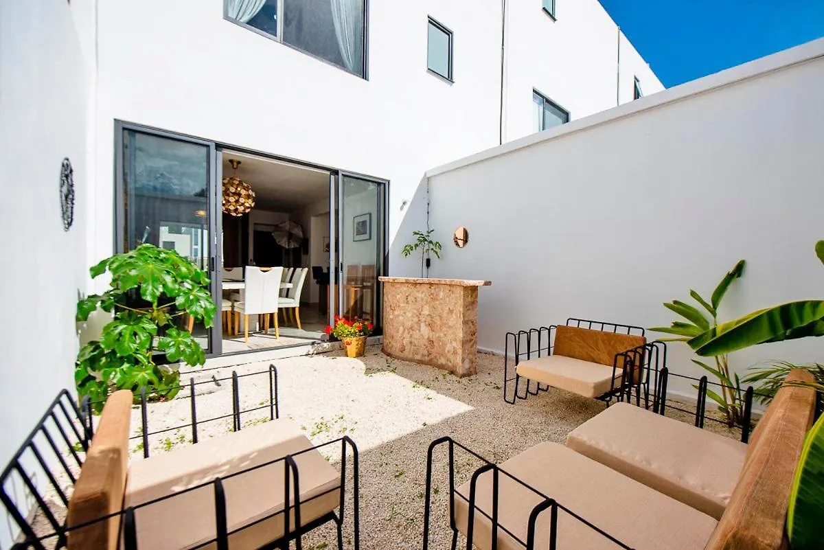 Charming & Comfortable House, 15 Min To Downtown Playa del Carmen Casa de Férias