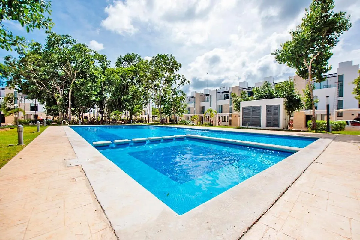Casa de Férias Charming & Comfortable House, 15 Min To Downtown Playa del Carmen