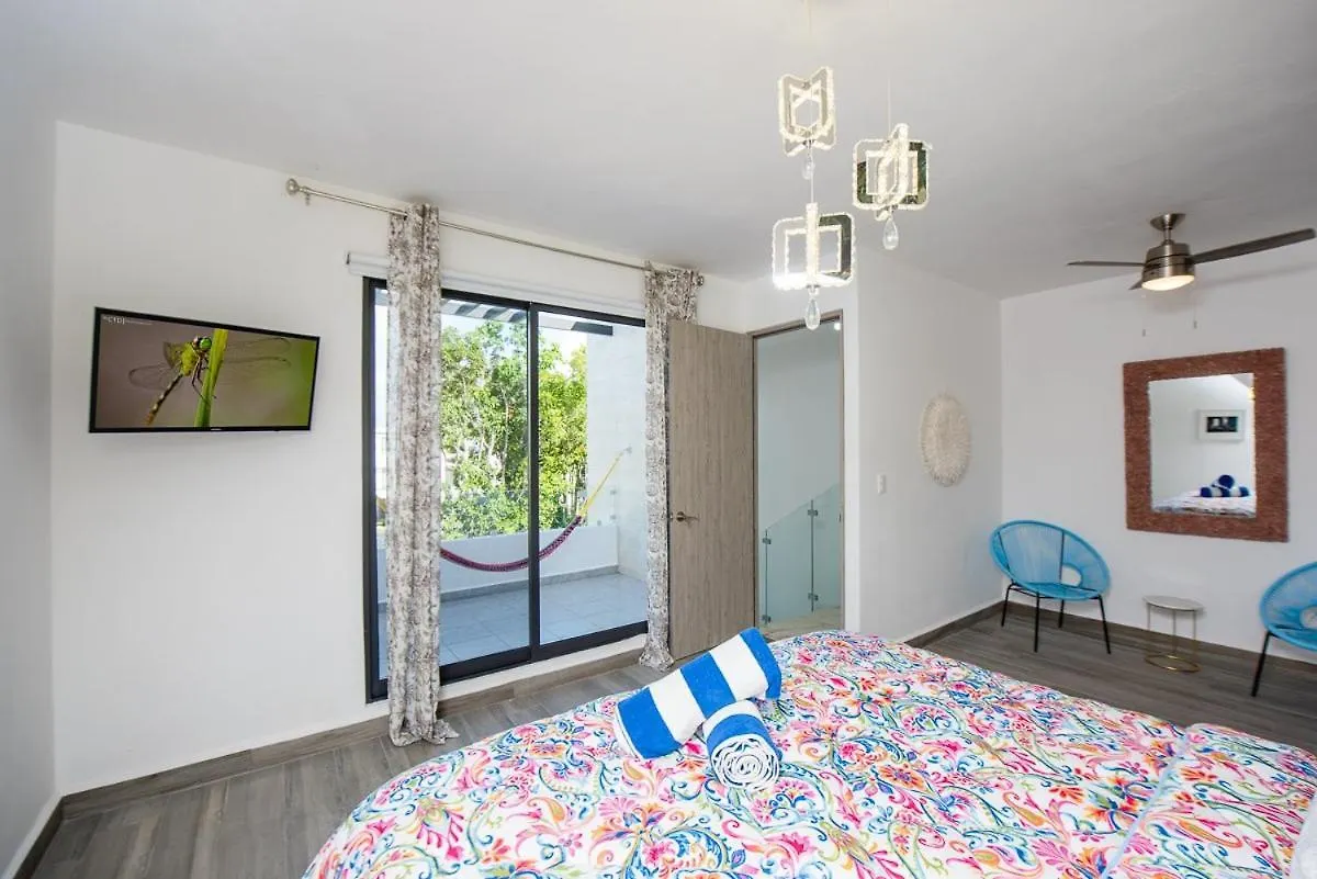 Charming & Comfortable House, 15 Min To Downtown Playa del Carmen 0*,  México