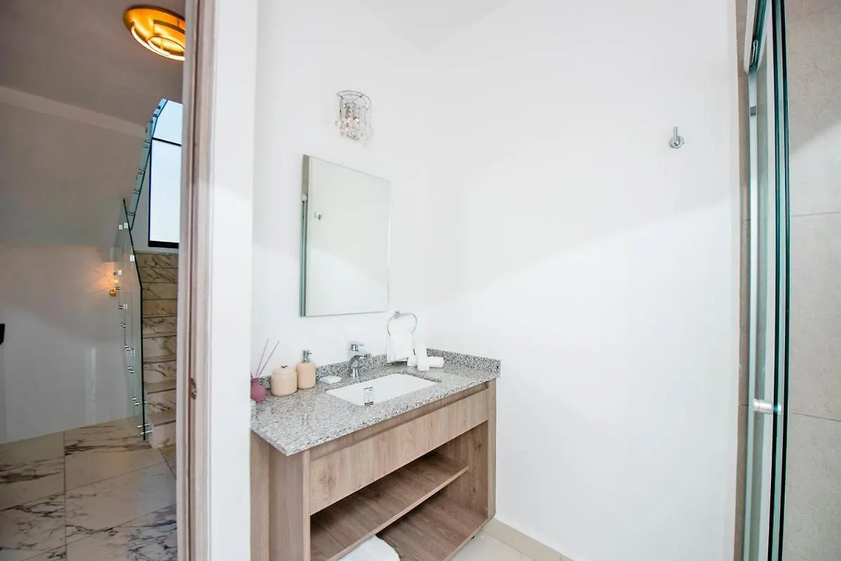 Casa de Férias Charming & Comfortable House, 15 Min To Downtown Playa del Carmen